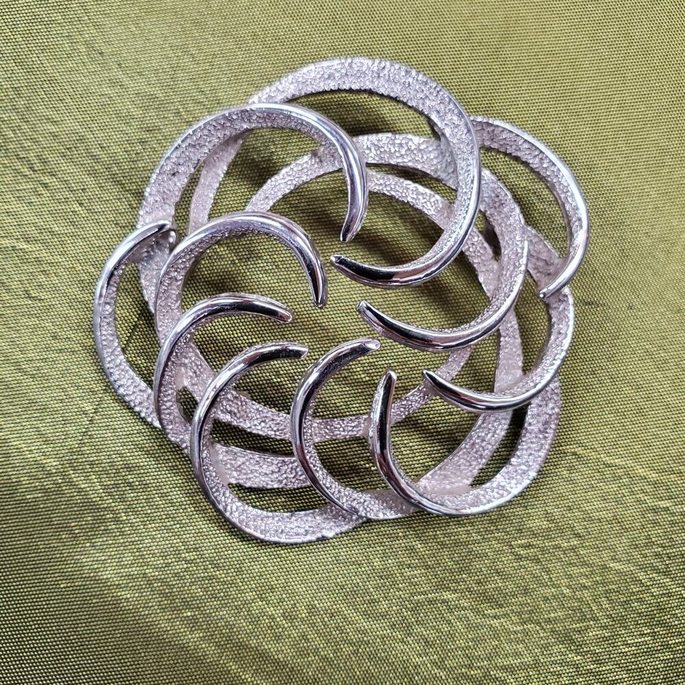 Signed Vintage Sarah Coventry Canada Silver-tone Swirl Brooch